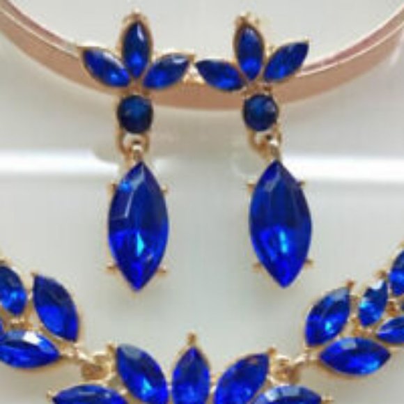 Beautiful Royal Sapphire Blue Rhinestone Antique Gold Necklace Earring Set - Picture 4 of 6